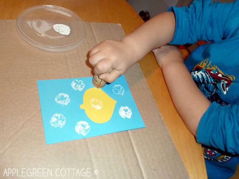 A simple winter activity for kids, cork stamping. Make cute little snowflakes in no time.