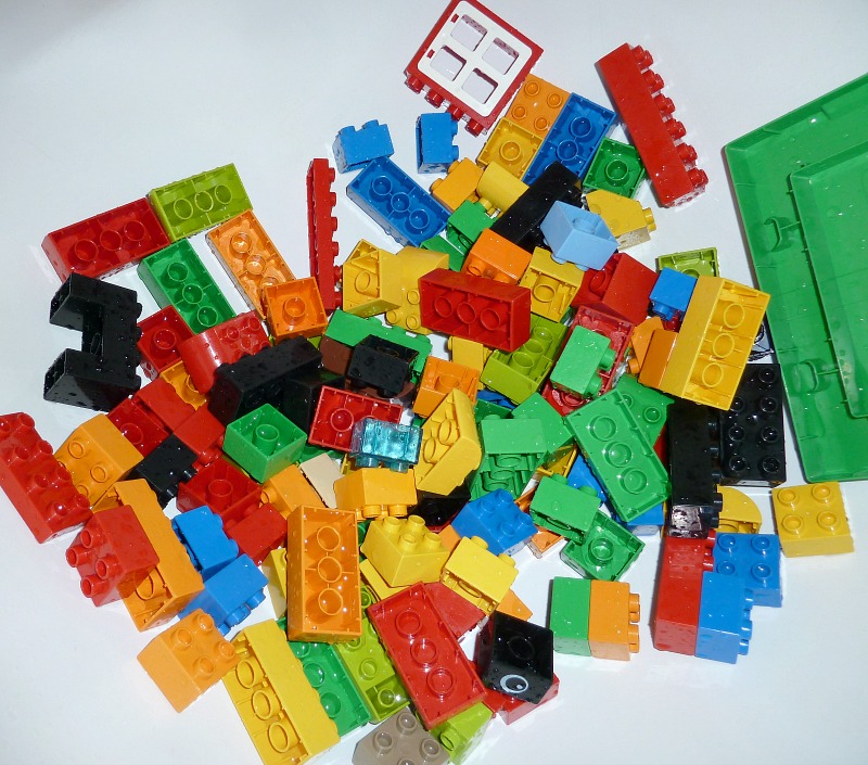 how to clean Lego Duplo