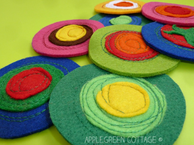 Homemade Christmas gifts - easy DIY felt coasters for you to make