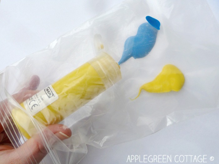 how to make a mess free finger painting ziplock bag