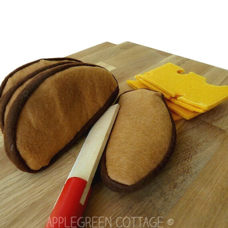 felt bread diy French bread play food sewn with felt as a set of play felt food