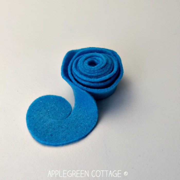 making a rolled felt flower