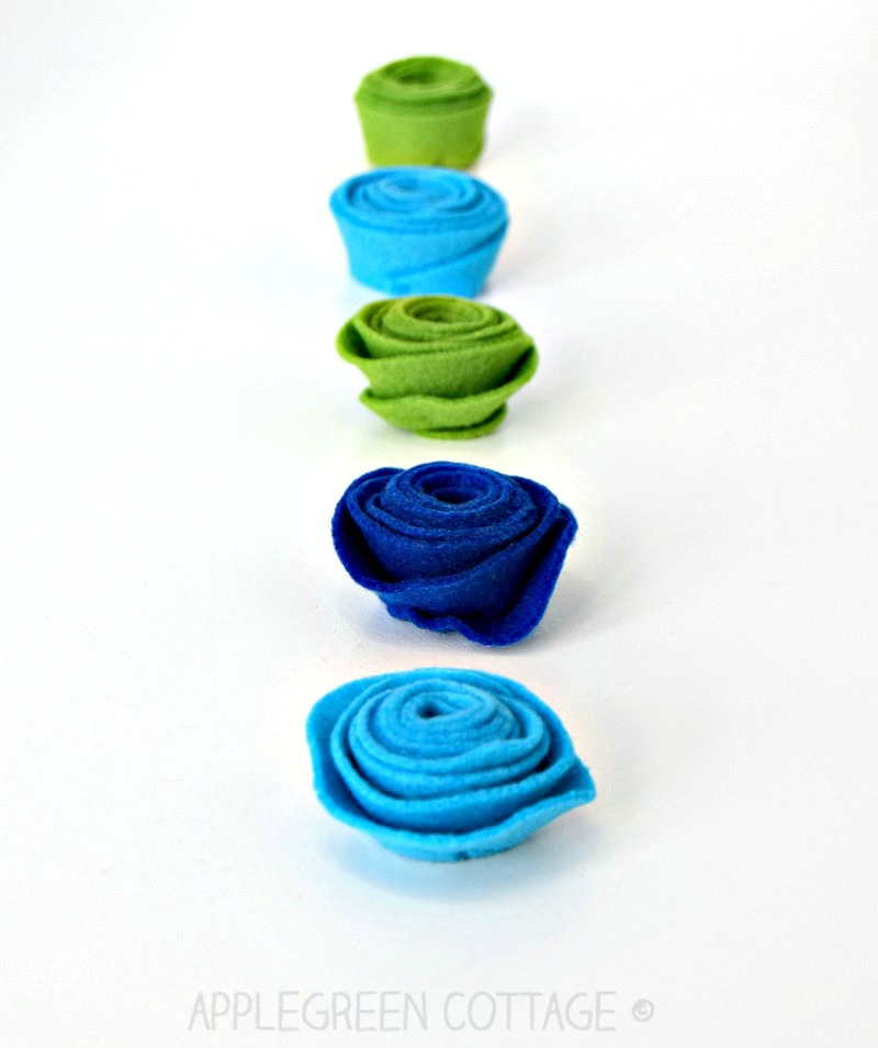 A step-by-step tutorial how to make rolled felt flowers. Rolled flowers are among the easiest decorations you can make out of felt scraps really quickly. All you need is a scrap piece of felt and 10 minutes of your time. Check it out here!