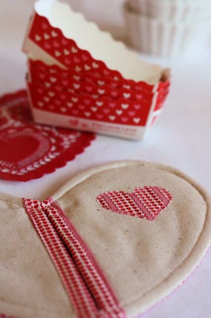 Here's a collection of 10+ adorable and easy Valentines sewing projects  with links to free patterns and beginner sewing tutorials you just won't be able to resist. Sew up a few quick and easy Valentines gifts for your loved ones!