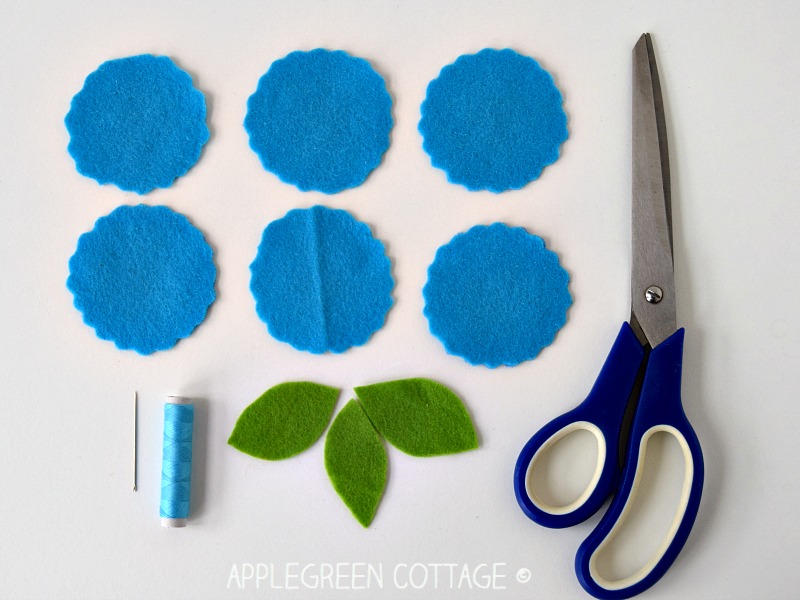 how to make felt flowers