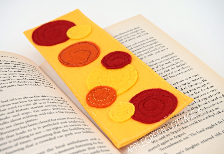 how to sew fabric bookmarks