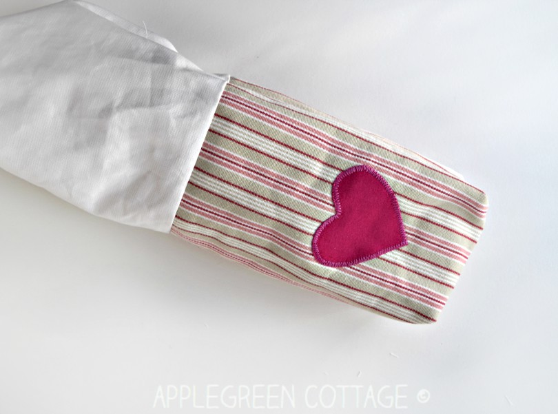 How to make a fabric hanging basket and a free sewing pattern- a fun beginner sewing project. hanging storage basket pattern