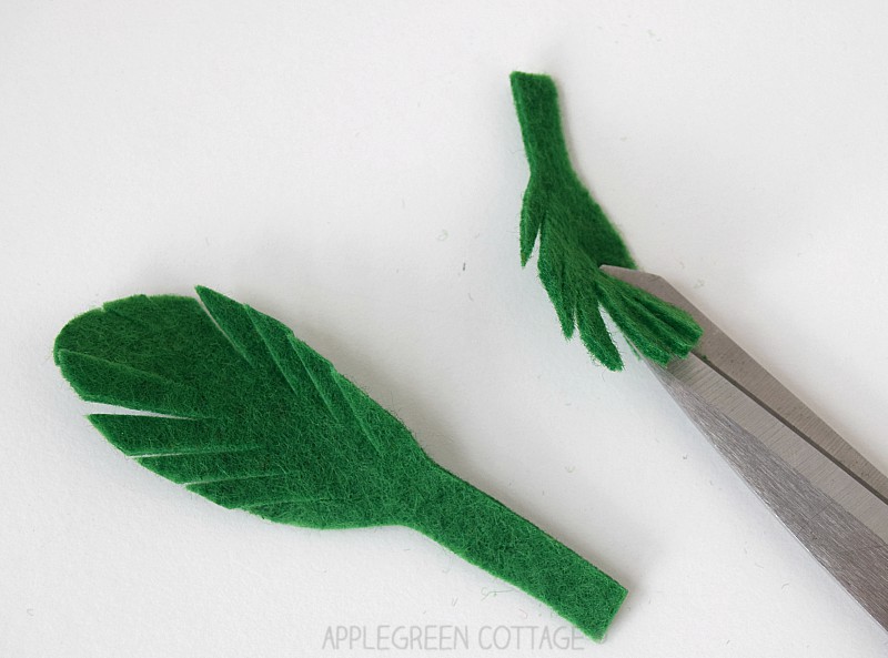 how to cut green leaves for a felt carrot