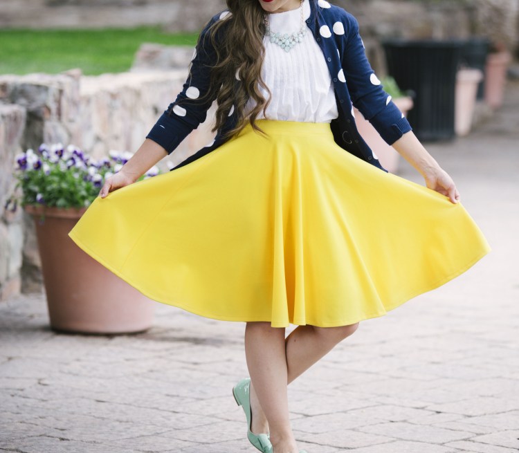 Free skirt patterns with detailed instructions to sew your own summer skirt.