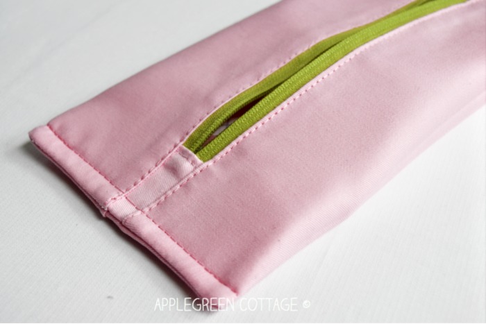 zipper tabs on zipper pouch