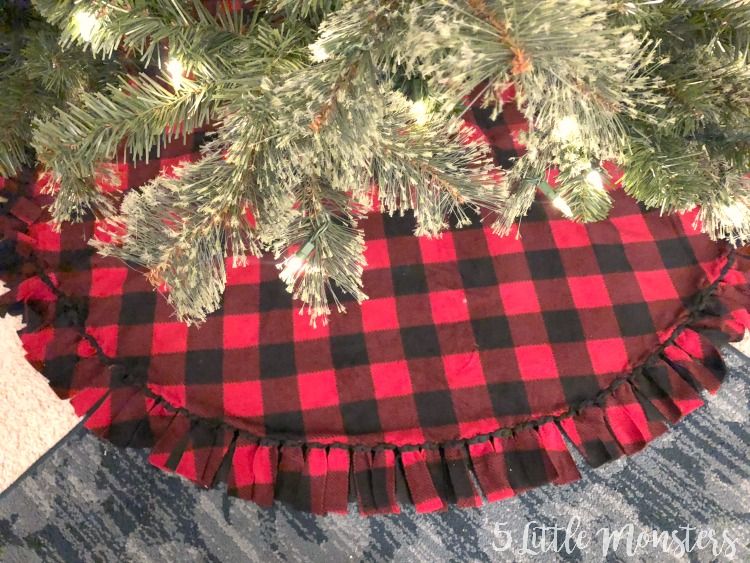 how to sew a Christmas tree skirt