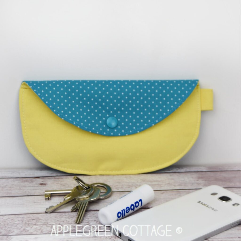 Heidi Fold Over Clutch Bag FREE sewing pattern and video - Sew Modern Bags  | Clutch bag pattern, Clutch purse pattern, Handbag sewing patterns