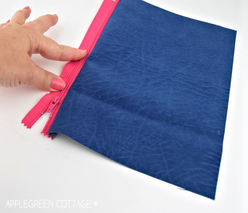 how to attach zipper to sew a zipper pouch