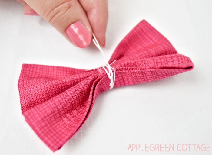 finishing a diy fabric bow