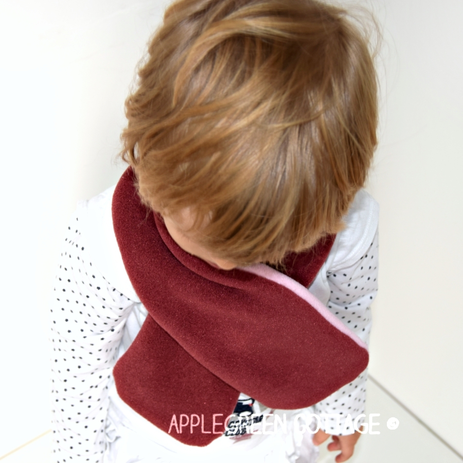 how to make a baby scarf - fleece scarf sewing tutorial