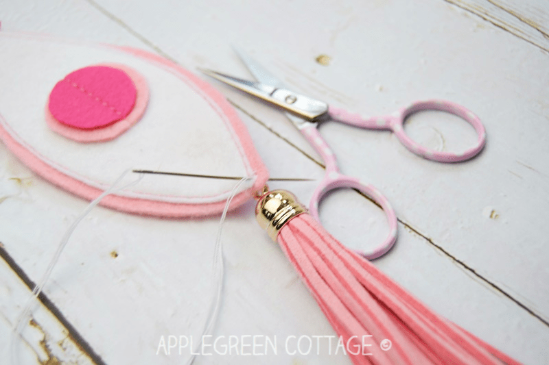 Diy Felt Ornament - Fabulosly Trendy But So Easy! - AppleGreen Cottage