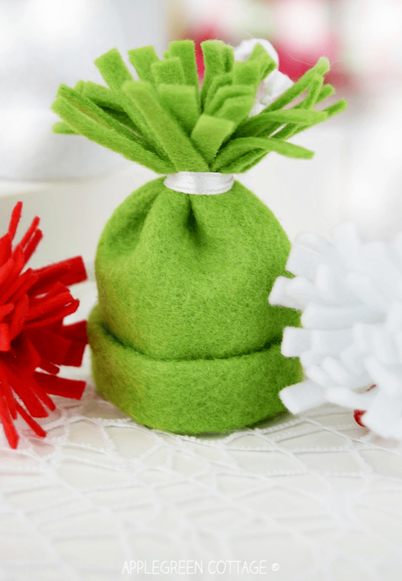 green felt hat ornament for christmas