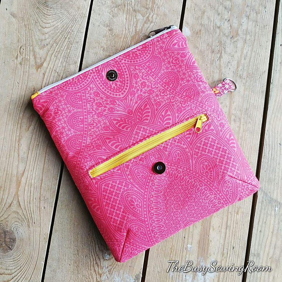 small pink clutch made with AppleGreen Cottage sewing pattern