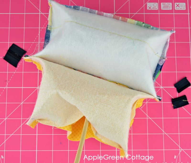 sew a zipper pouch