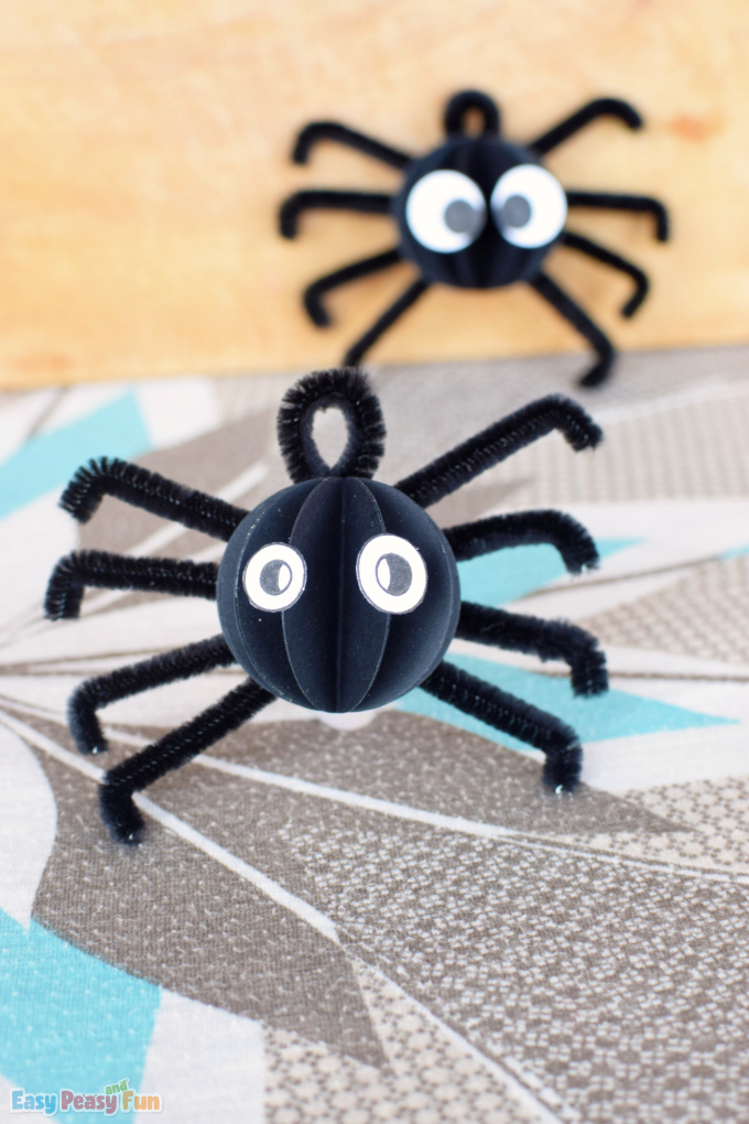 Easy Pipe Cleaner Spider Craft