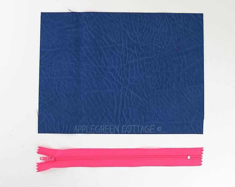 supplies to sew a zipper pouch