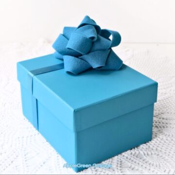 A finished diy felt bow made of blue felt.