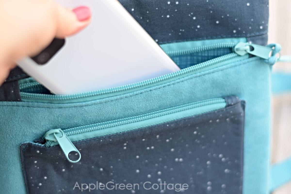 zipper pocket on a crossbody purse you can sew