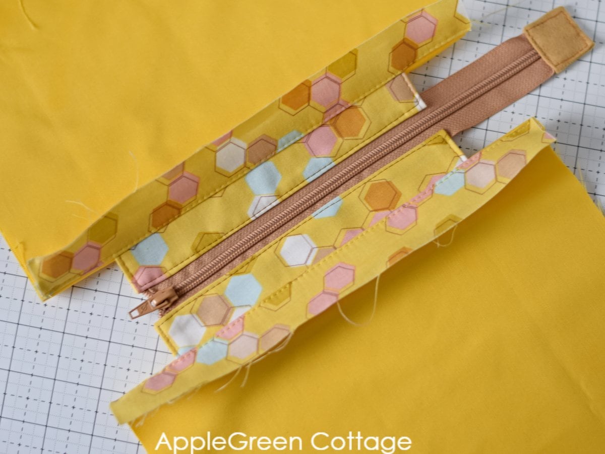 How To Sew a Recessed Zipper In A Tote Bag - AppleGreen Cottage