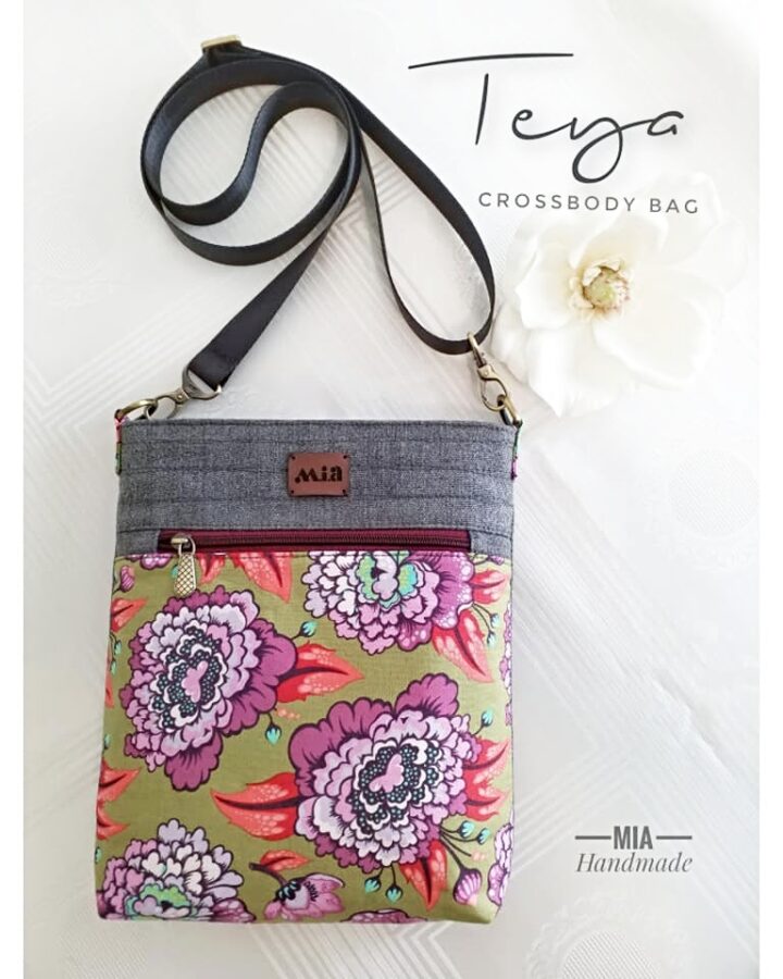 diy crossbody bag with pockets and a zipper closure in floral prints