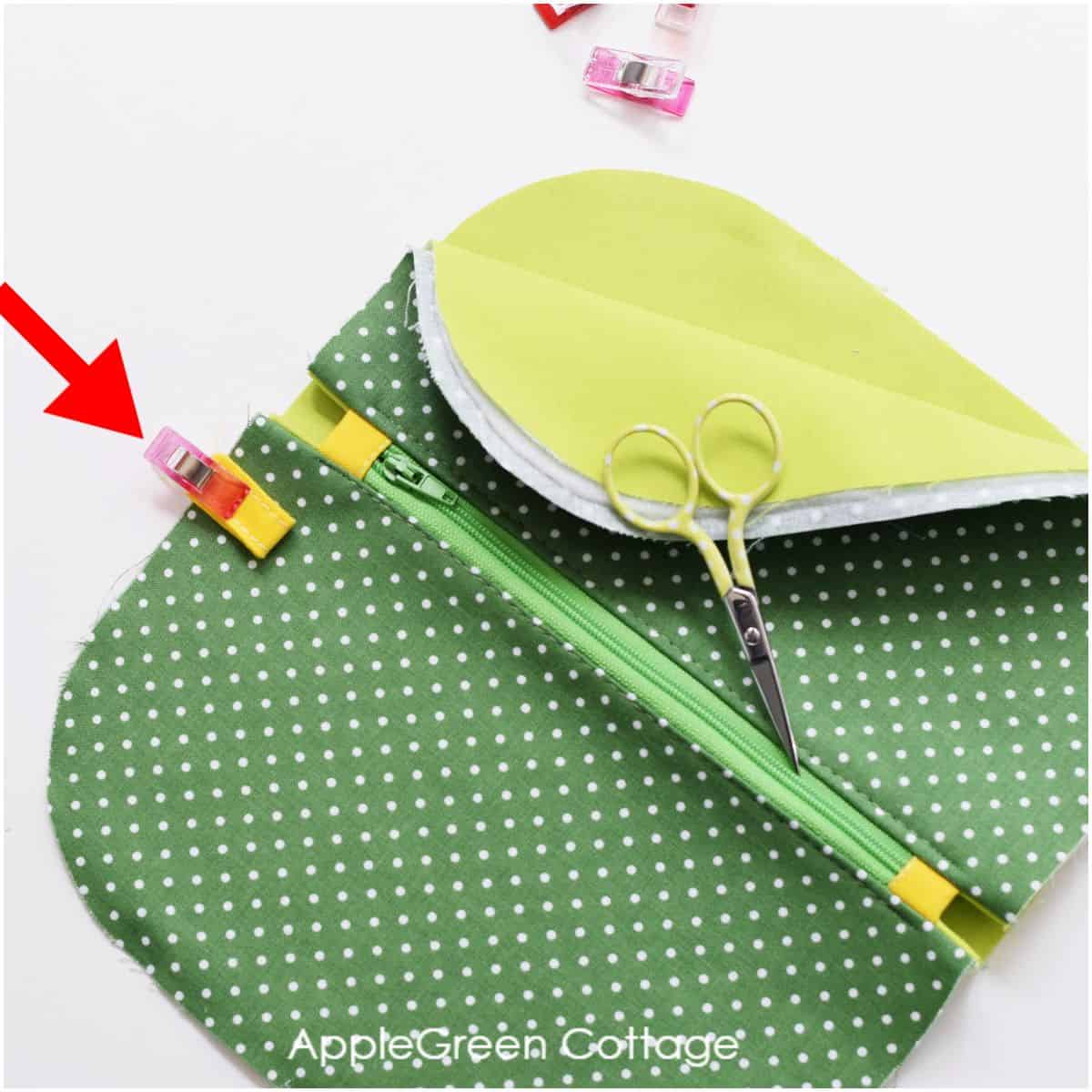 Zipper Pouch Tutorial - With A Free Template - AppleGreen Cottage