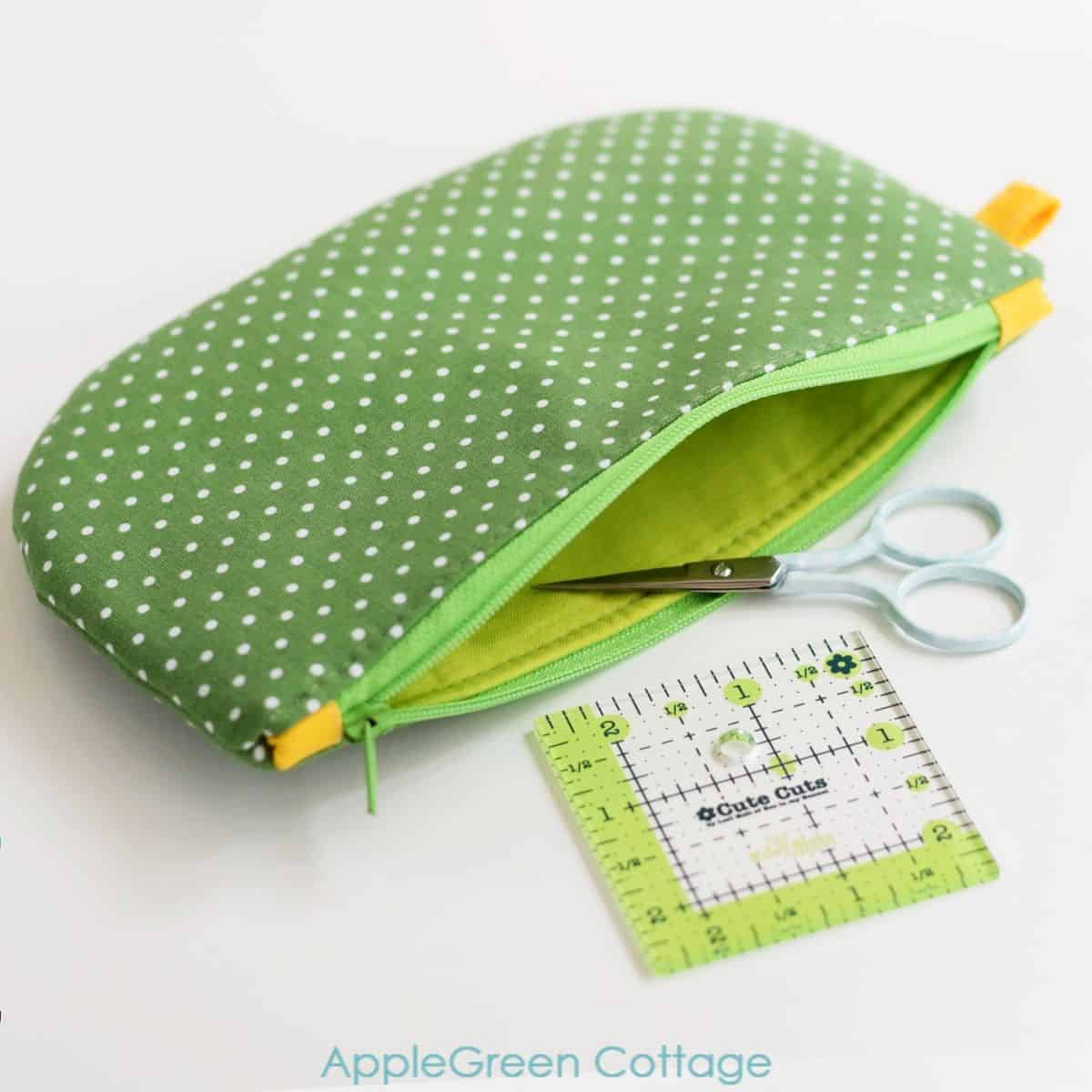 Zipper Pouch Tutorial - With A Free Template - AppleGreen Cottage