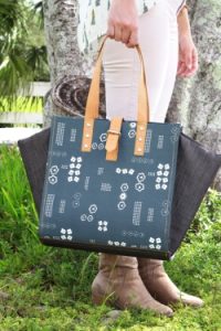 pattern the travel love bag