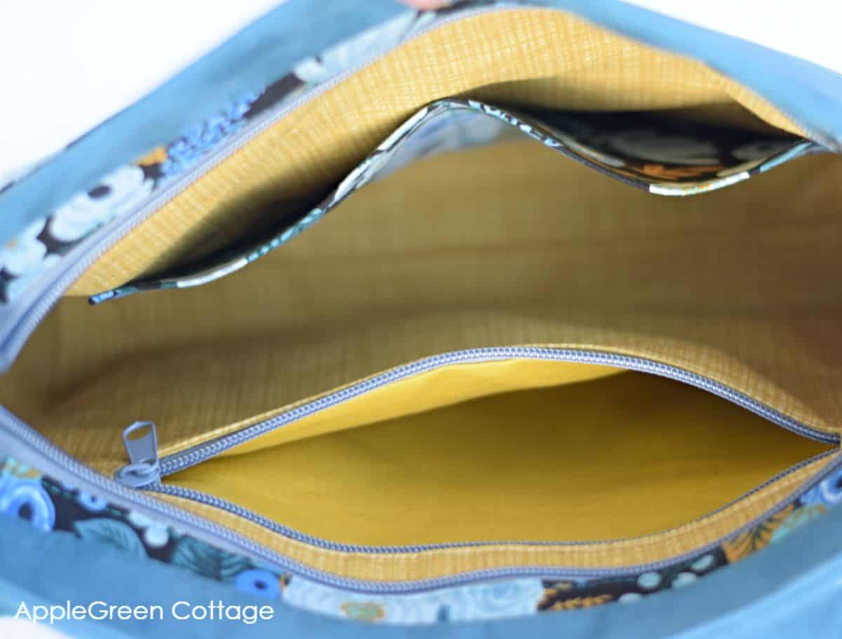 interior pockets on the finished handbag sewn with the applegreencottage Sirina shoulder bag pattern