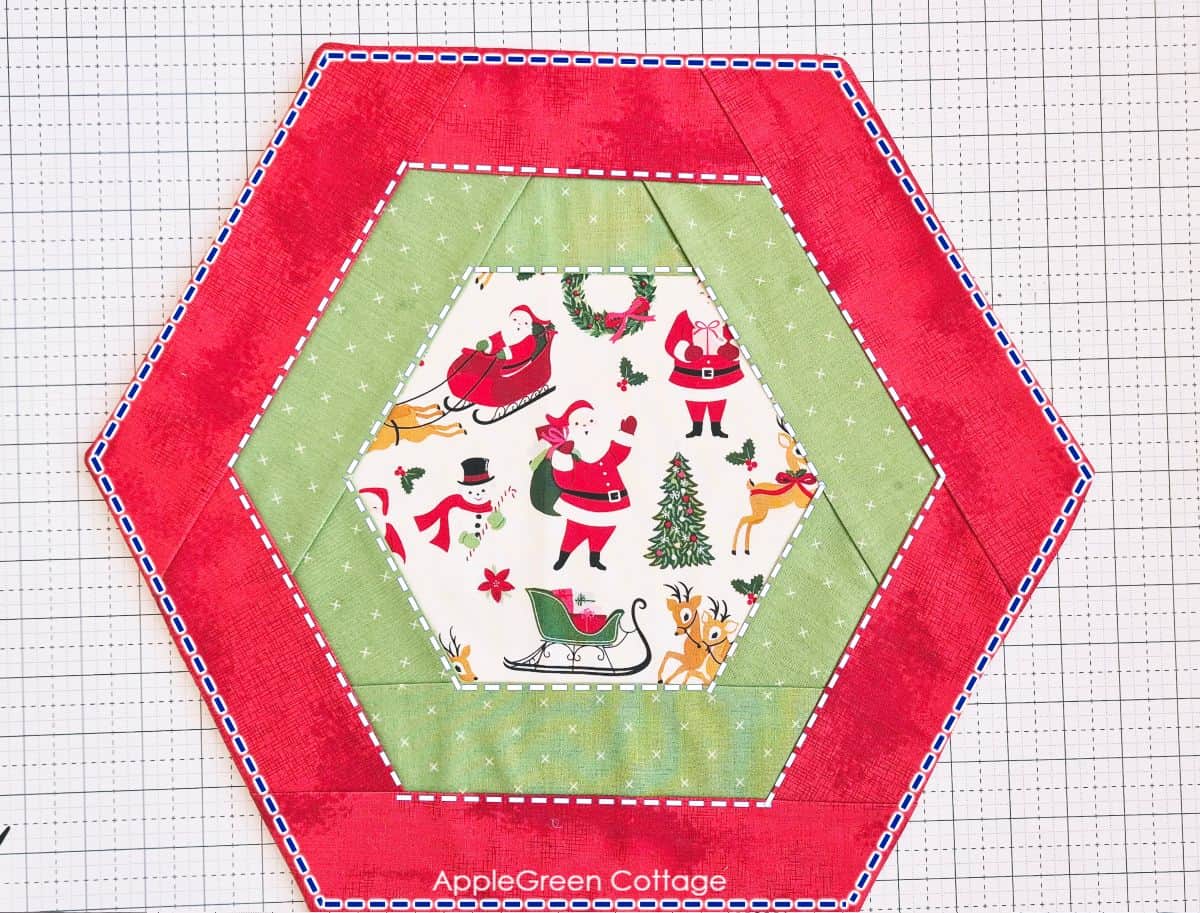 pieced hexagonal quilt block with a quilted border
