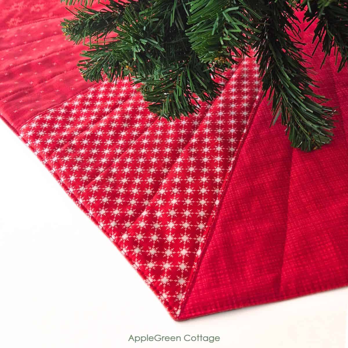 19-free-diy-tree-skirts-for-christmas-heather-handmade